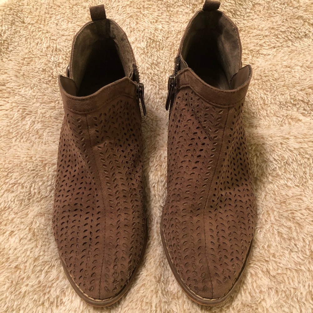 Vince Camuto girls bootie size 1
